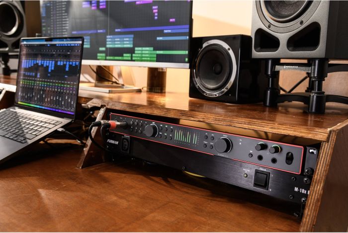 Звукова карта Focusrite Scarlett 18i20 4th Gen