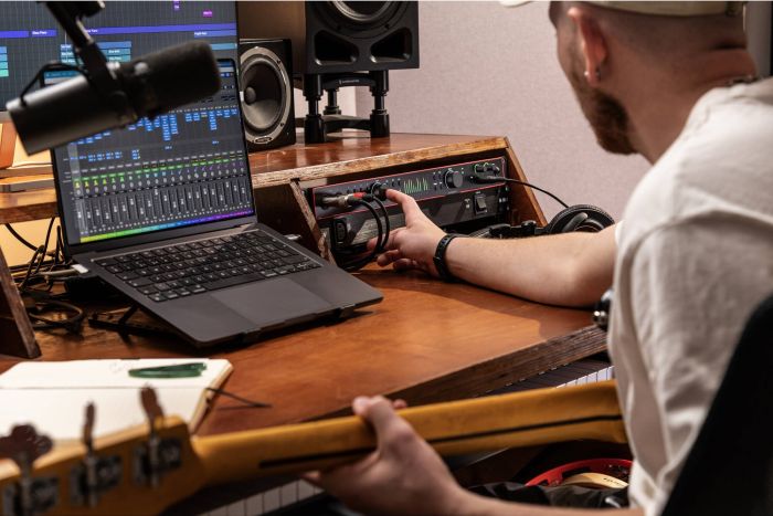 Звукова карта Focusrite Scarlett 18i20 4th Gen