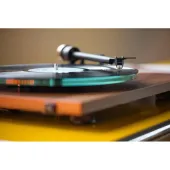 Pro-Ject T2 Walnut Rainier
