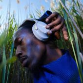 Bose QuietComfort Ultra Headphones Smoke White (880066–0200)