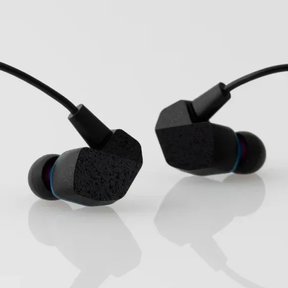 Final Audio A2000 Black