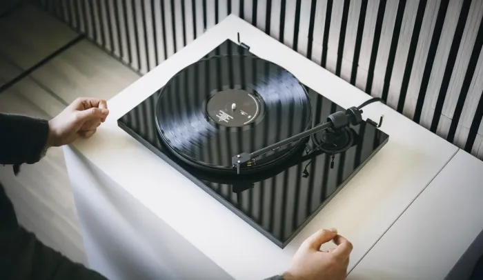 Pro-Ject E1.2 Pick It MM E High Gloss Black