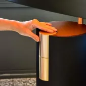 Настільна лампа із вбудованим динаміком Jaune Fabrique Grande Speaker Alto Black