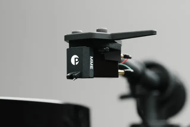 Pro-Ject E1.2 Pick It MM E High Gloss Black