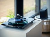 Pro-Ject T2 W Rainier High Gloss Black