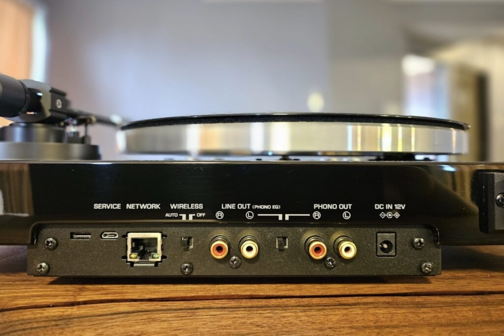 Задня панель та роз'єми підключення роз'ємів Yamaha MusicCast VINYL 500